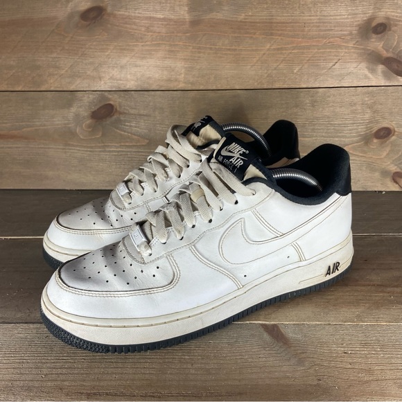 Nike Air Force one Mens size 9 shoes white leather low top sneakers - Picture 1 of 8